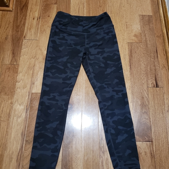 Danskin Pants - Danskin Camo ankle leggings